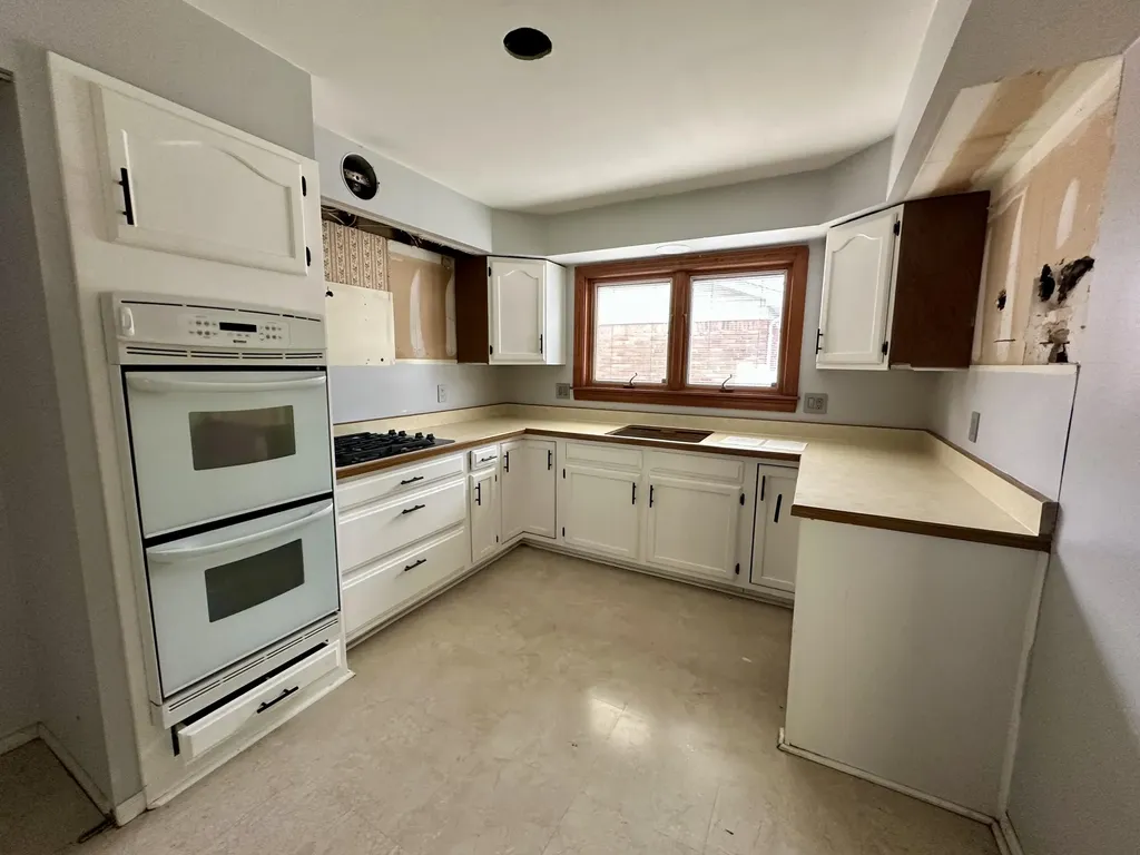 21489 Danbury Street Woodhaven City MI 48183