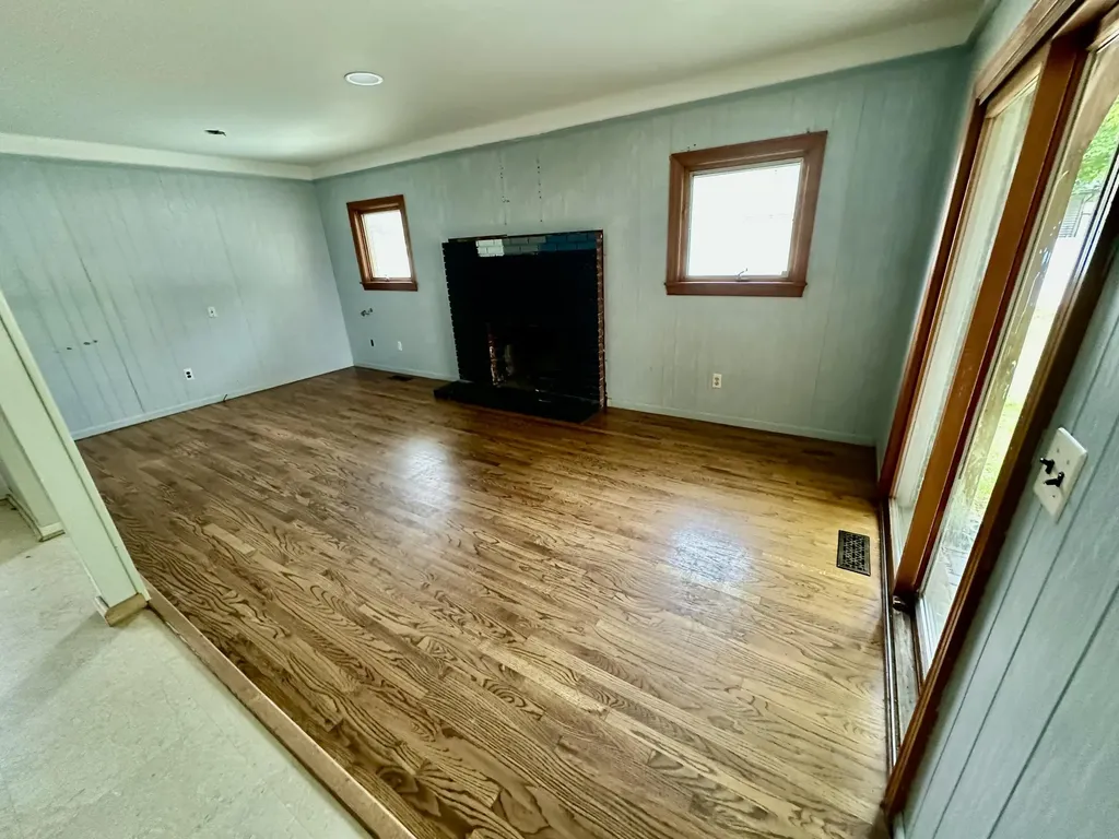 21489 Danbury Street Woodhaven City MI 48183