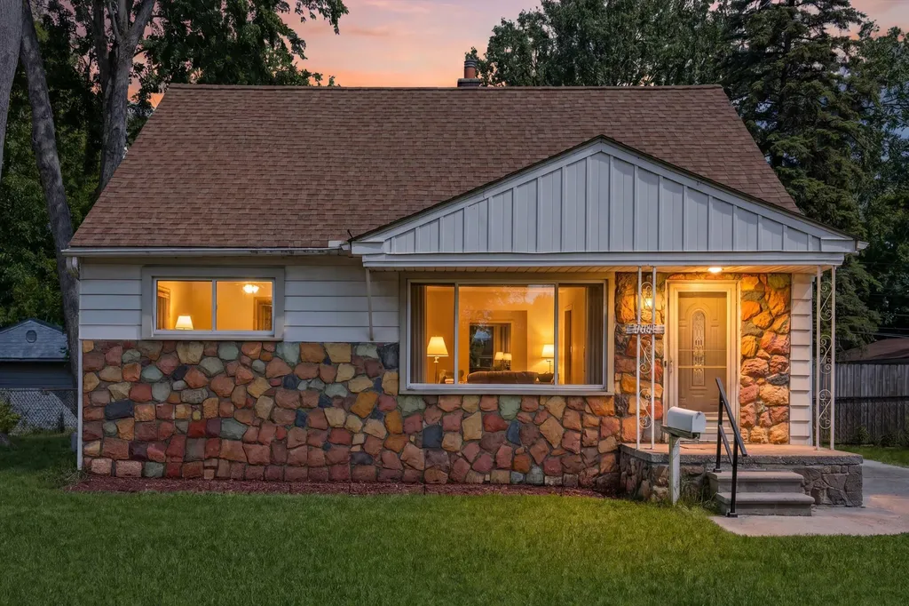 28836 Marquette Street Garden City City MI 48135