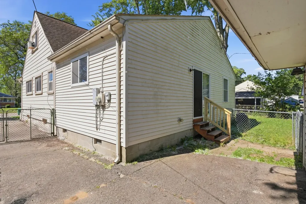 28836 Marquette Street Garden City City MI 48135