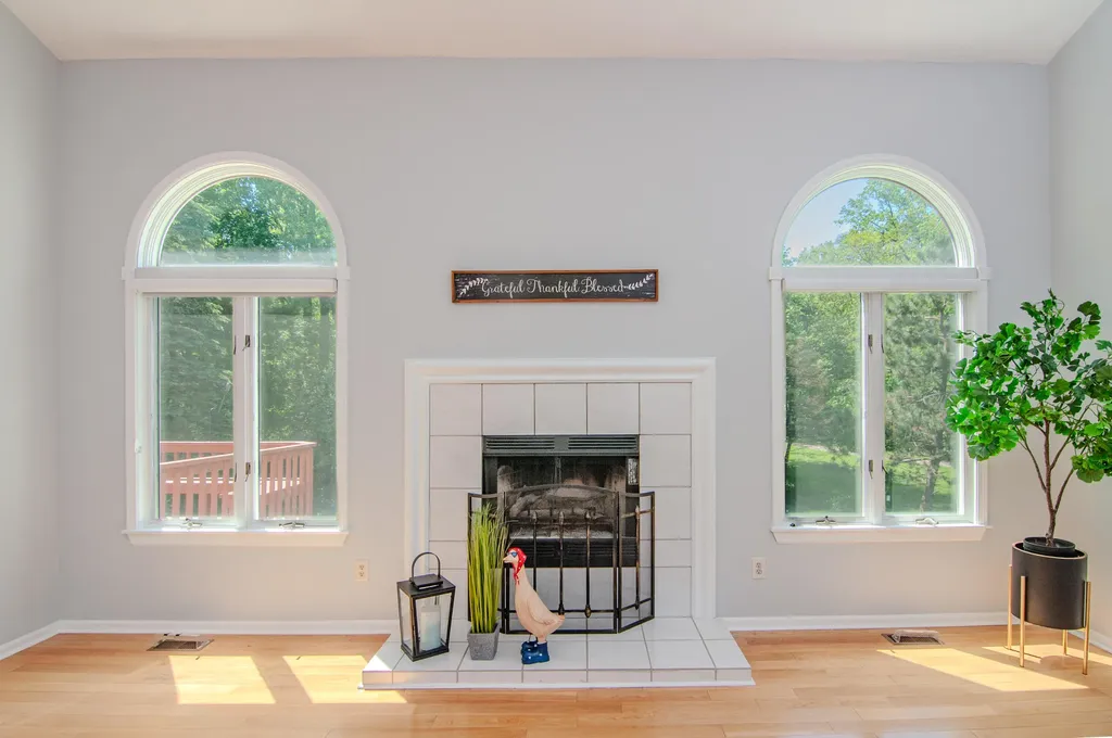 2402 Meadowridge Court Ann Arbor City MI 48105