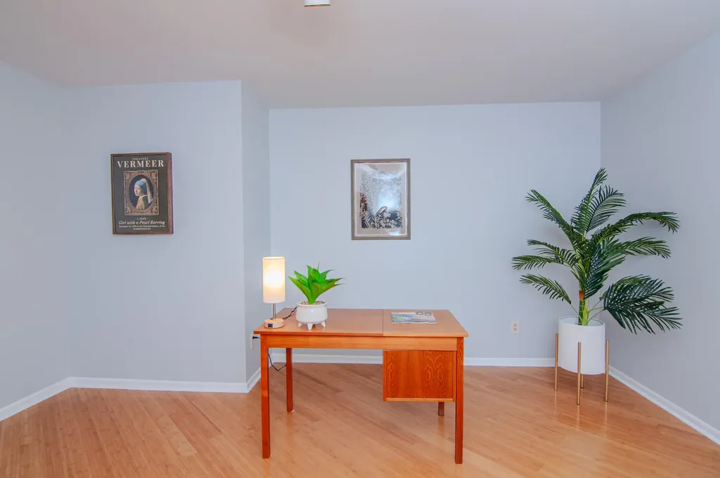 2402 Meadowridge Court Ann Arbor City MI 48105
