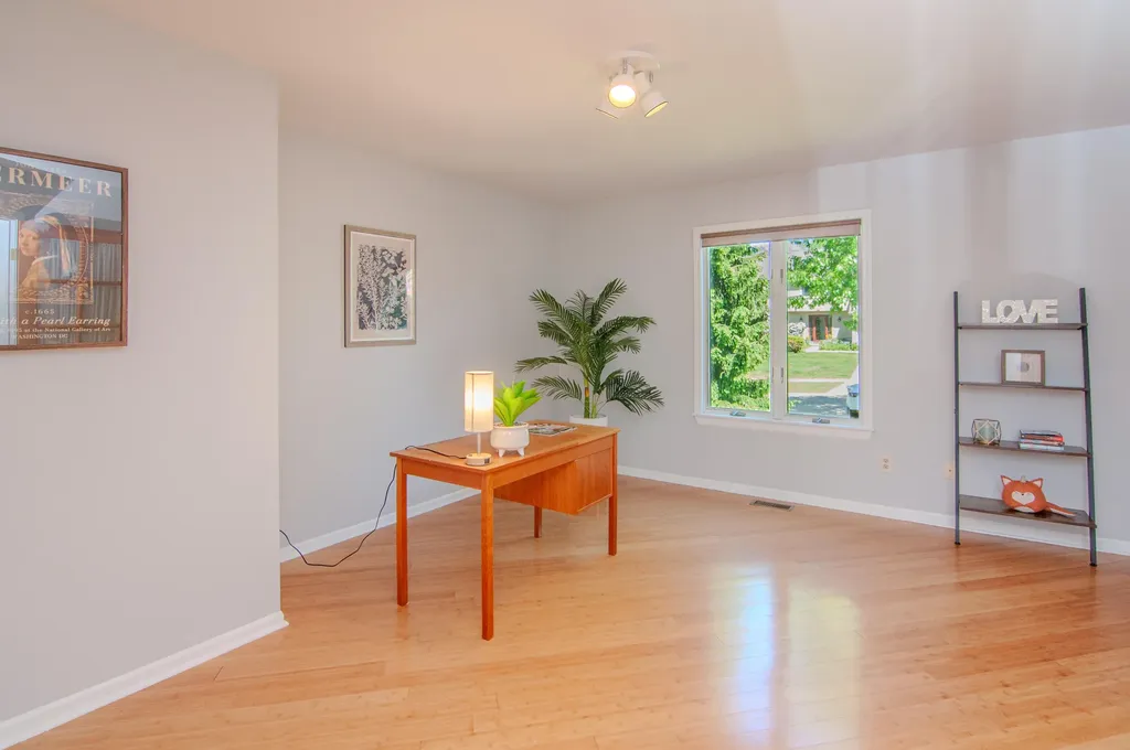 2402 Meadowridge Court Ann Arbor City MI 48105