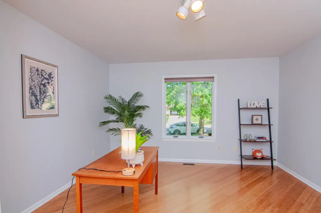 2402 Meadowridge Court Ann Arbor City MI 48105