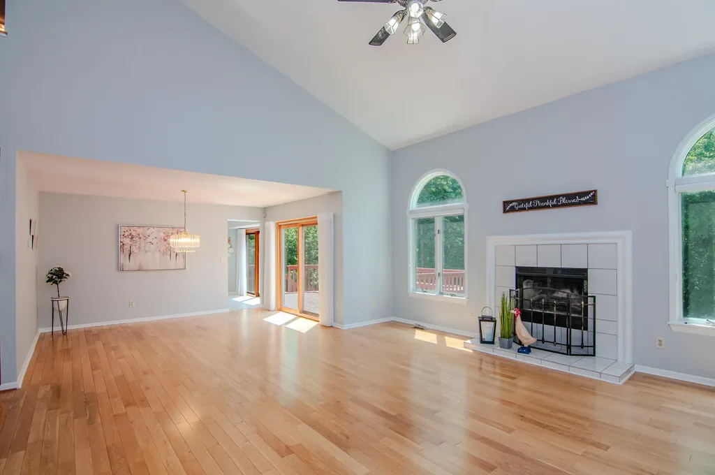 2402 Meadowridge Court Ann Arbor City MI 48105