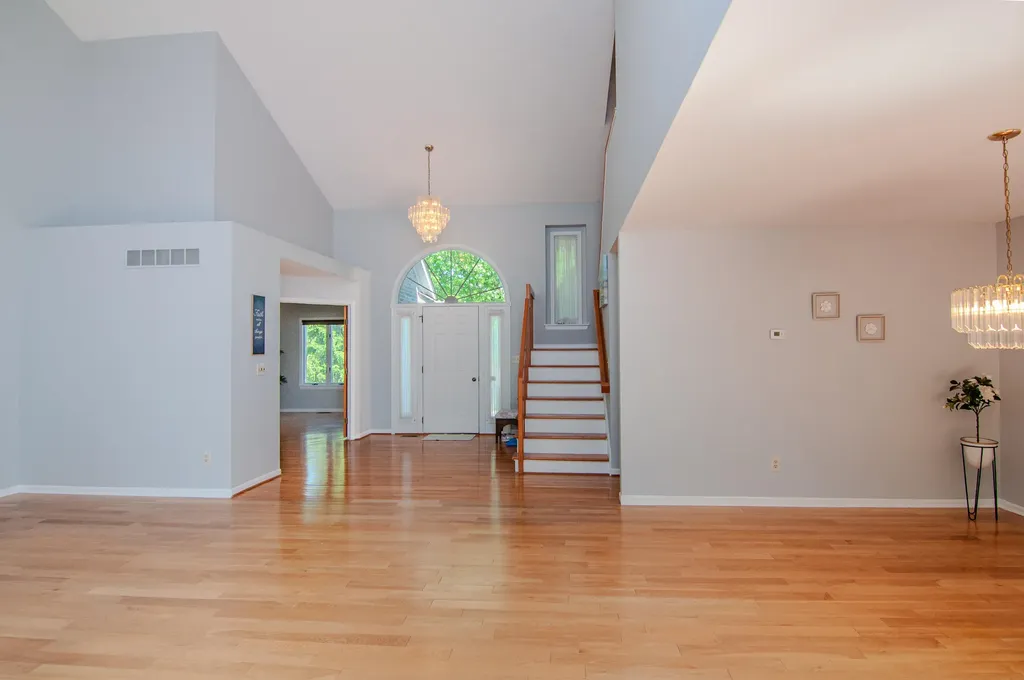 2402 Meadowridge Court Ann Arbor City MI 48105