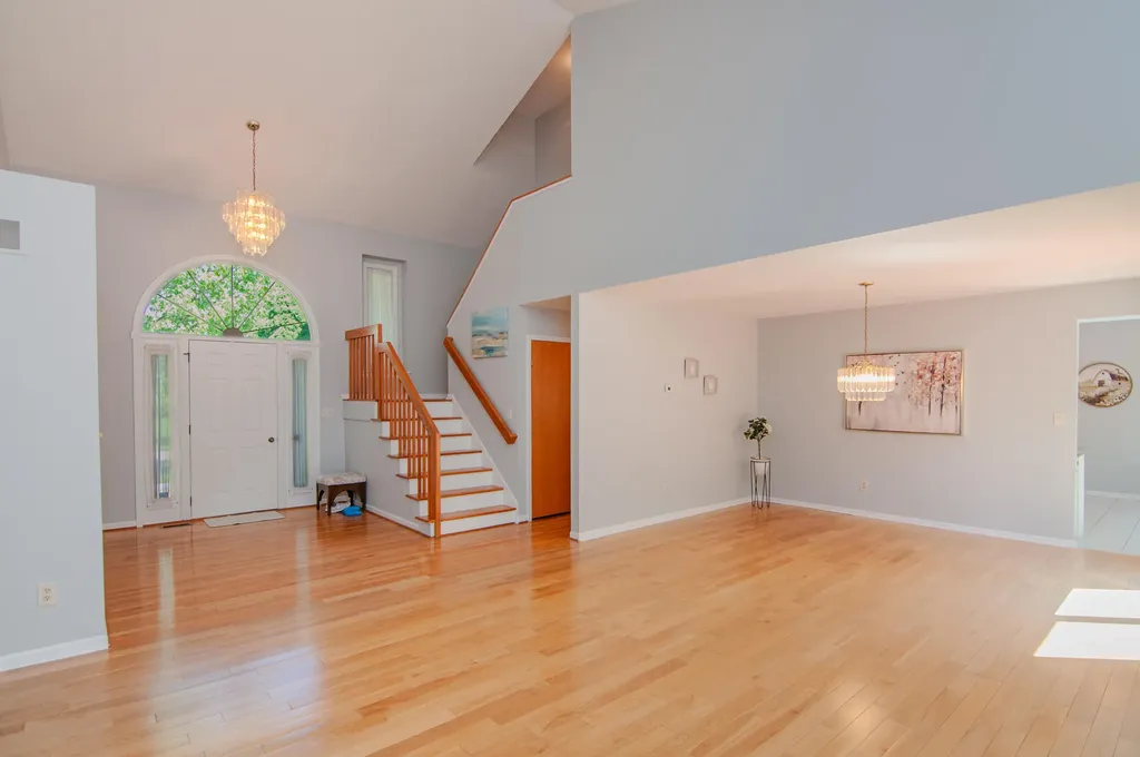 2402 Meadowridge Court Ann Arbor City MI 48105