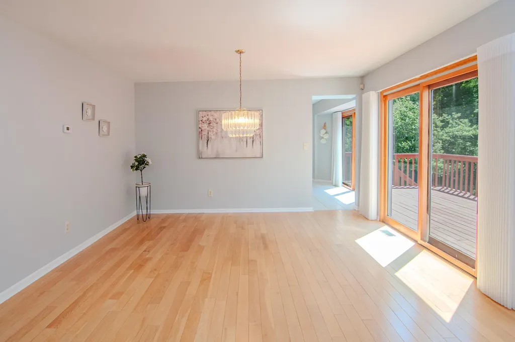 2402 Meadowridge Court Ann Arbor City MI 48105
