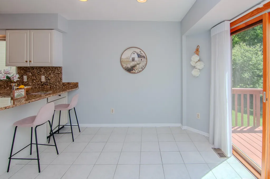 2402 Meadowridge Court Ann Arbor City MI 48105