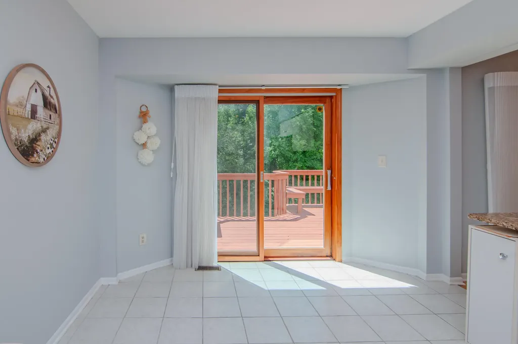 2402 Meadowridge Court Ann Arbor City MI 48105