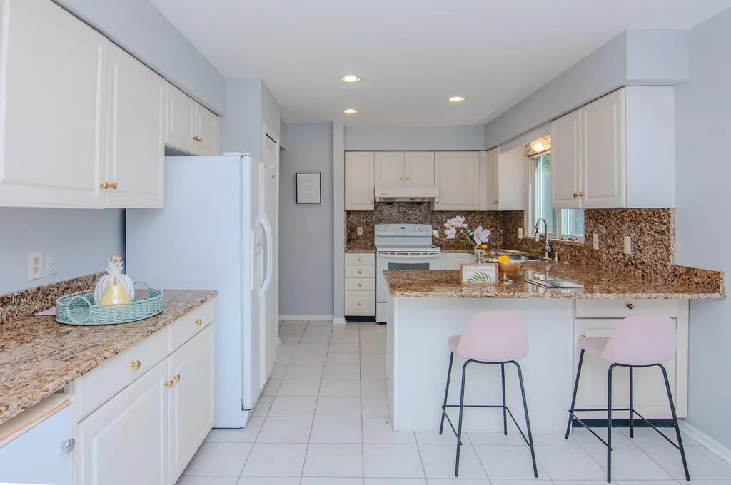 2402 Meadowridge Court Ann Arbor City MI 48105