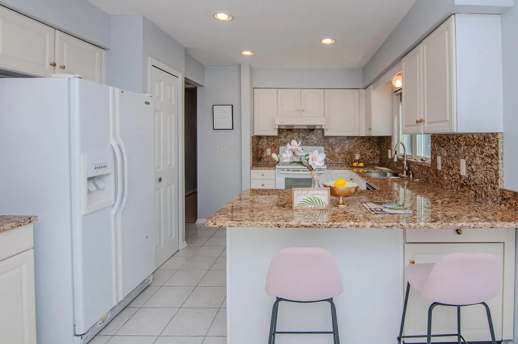 2402 Meadowridge Court Ann Arbor City MI 48105