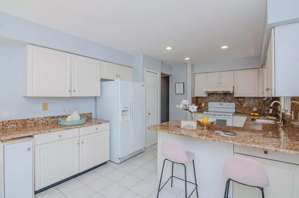 2402 Meadowridge Court Ann Arbor City MI 48105