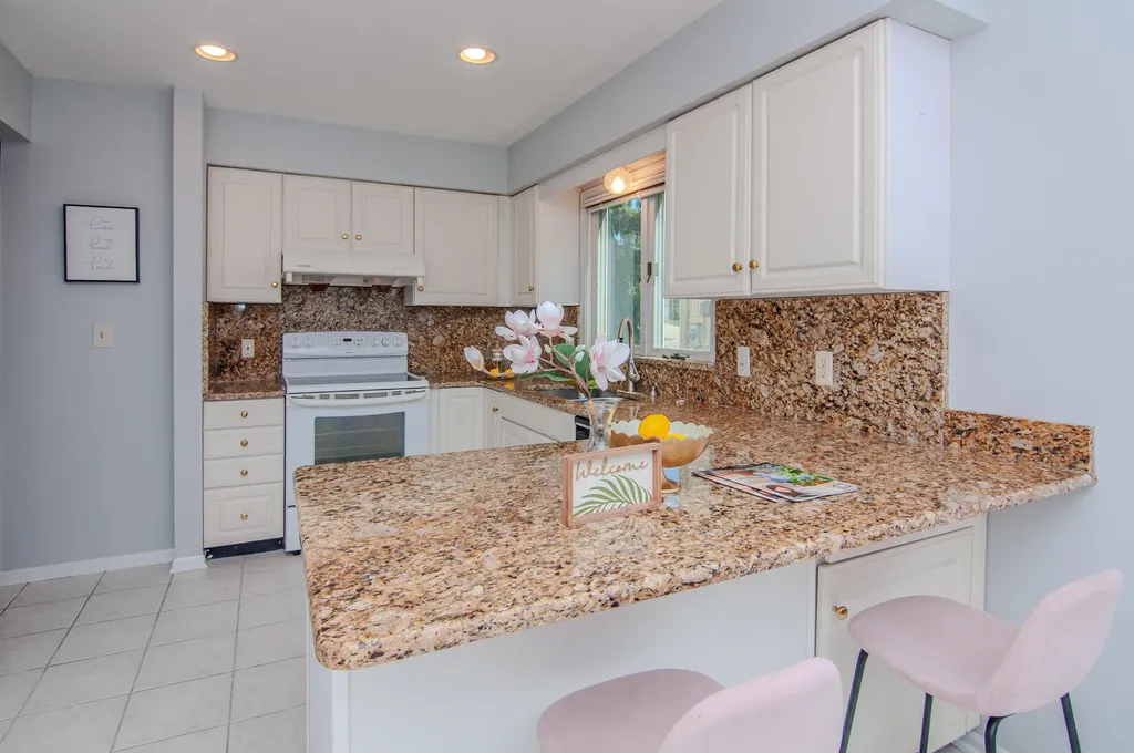 2402 Meadowridge Court Ann Arbor City MI 48105