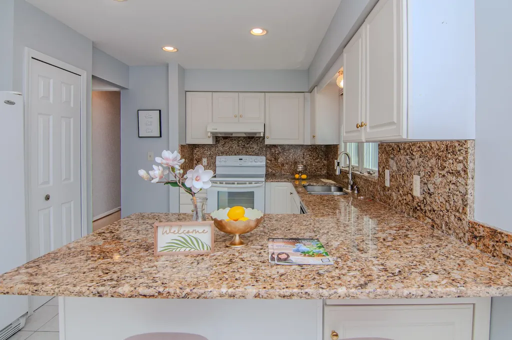 2402 Meadowridge Court Ann Arbor City MI 48105