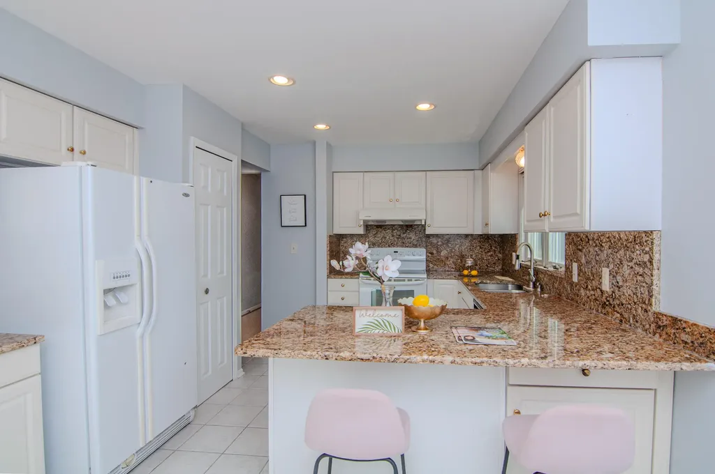 2402 Meadowridge Court Ann Arbor City MI 48105