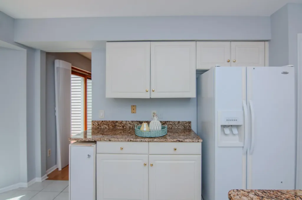 2402 Meadowridge Court Ann Arbor City MI 48105
