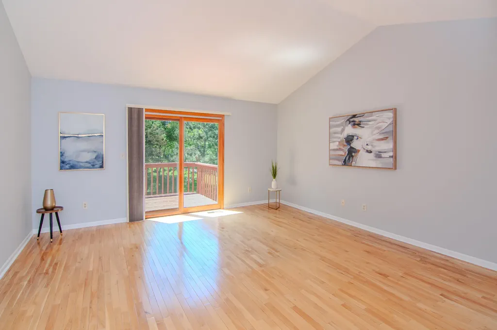 2402 Meadowridge Court Ann Arbor City MI 48105