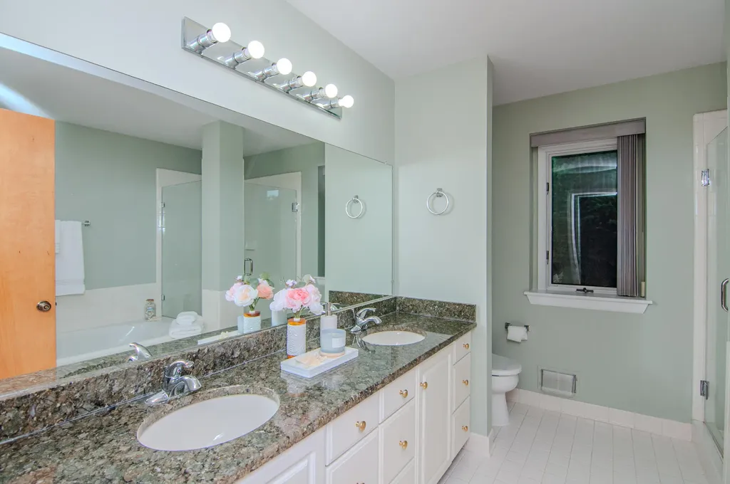 2402 Meadowridge Court Ann Arbor City MI 48105