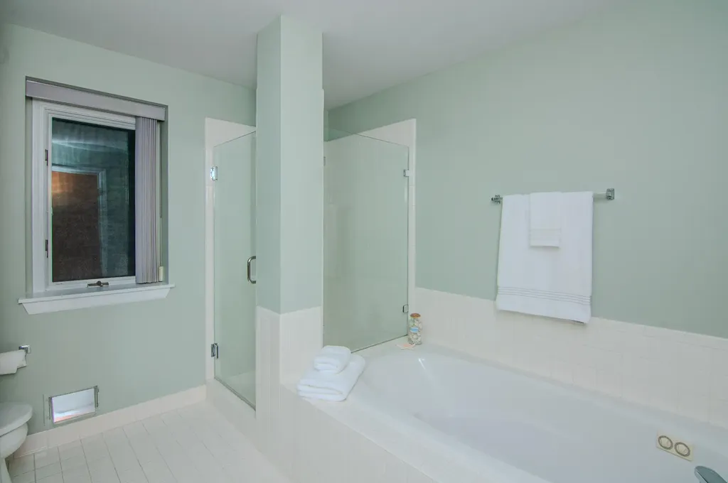 2402 Meadowridge Court Ann Arbor City MI 48105