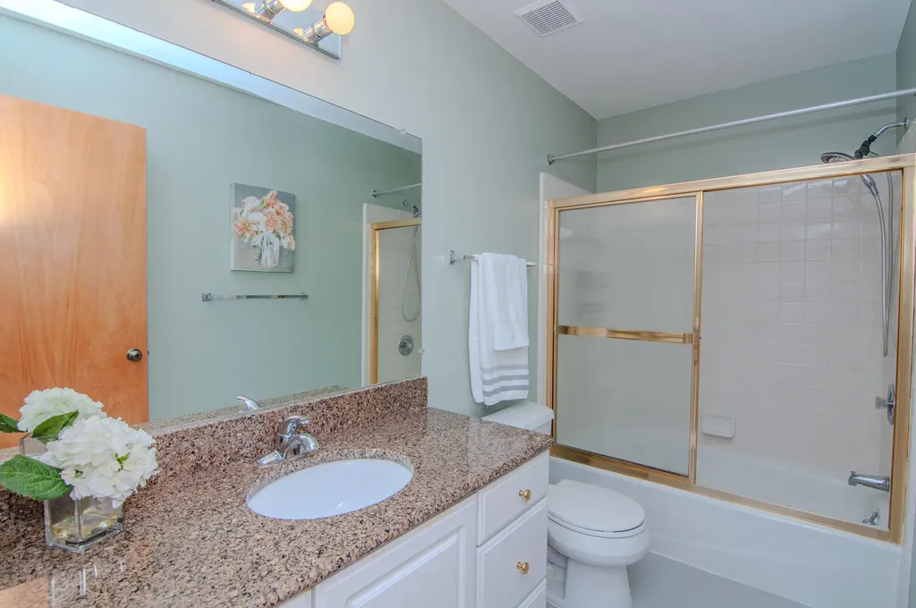 2402 Meadowridge Court Ann Arbor City MI 48105
