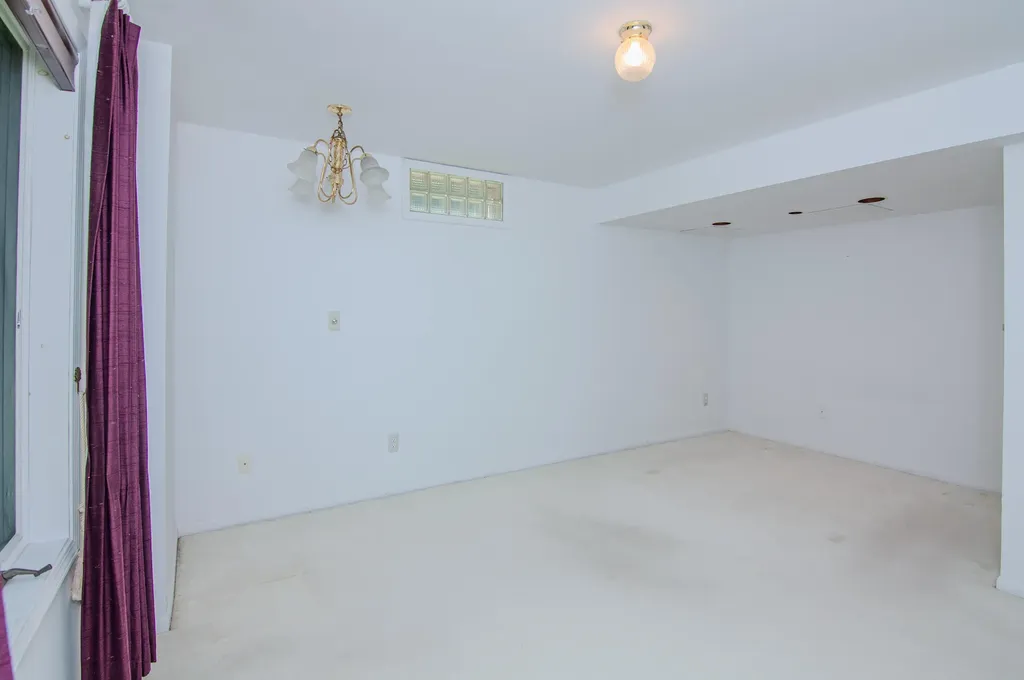 2402 Meadowridge Court Ann Arbor City MI 48105