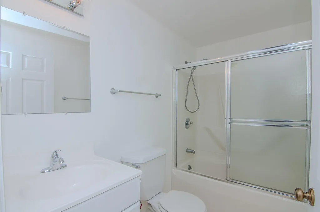 2402 Meadowridge Court Ann Arbor City MI 48105