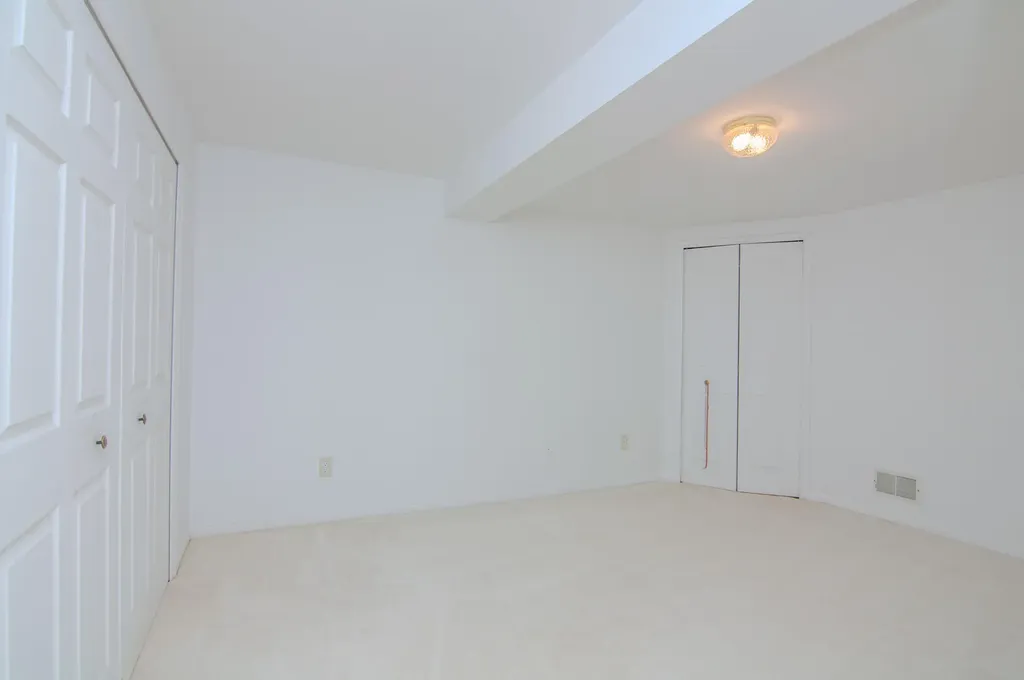 2402 Meadowridge Court Ann Arbor City MI 48105