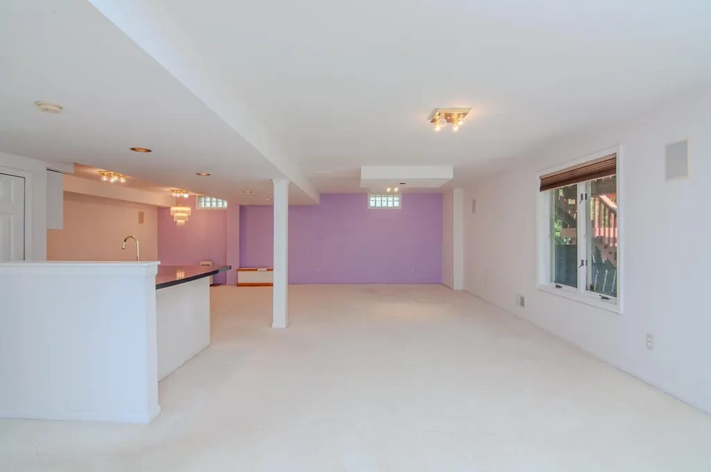2402 Meadowridge Court Ann Arbor City MI 48105