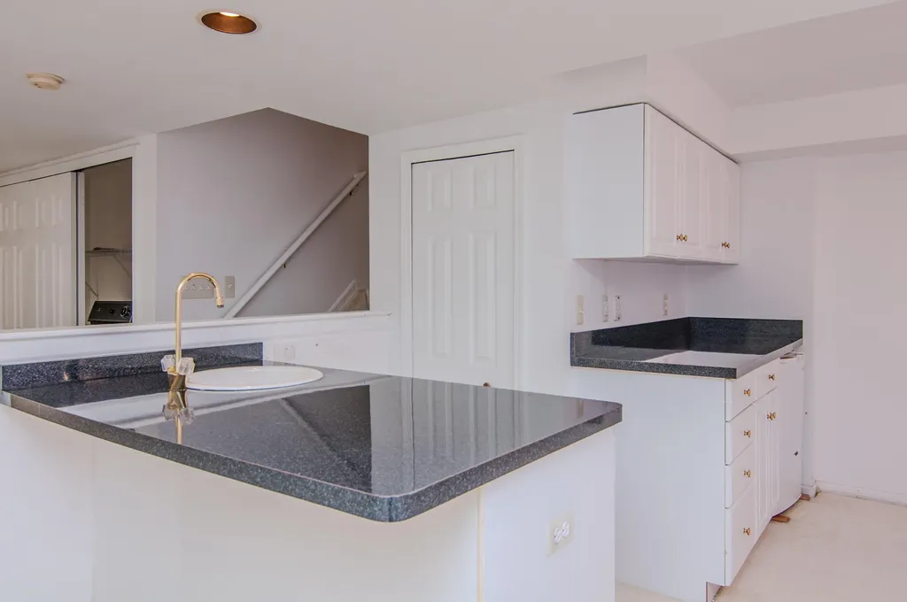2402 Meadowridge Court Ann Arbor City MI 48105