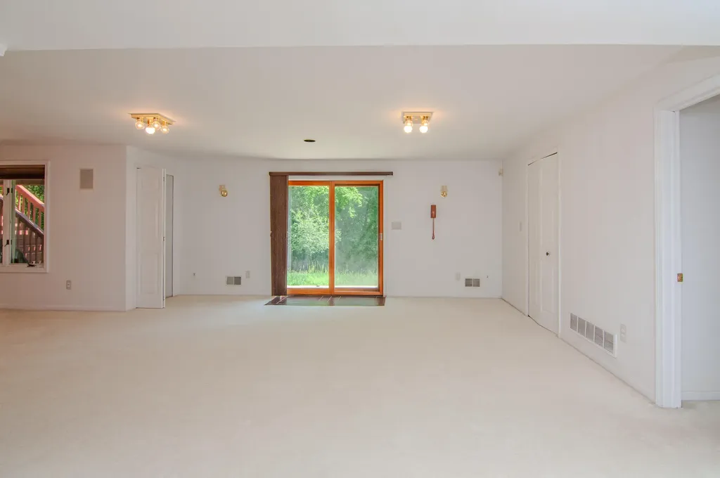 2402 Meadowridge Court Ann Arbor City MI 48105