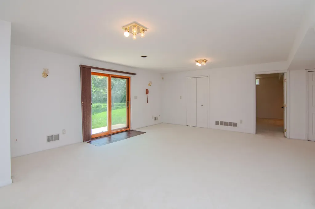 2402 Meadowridge Court Ann Arbor City MI 48105