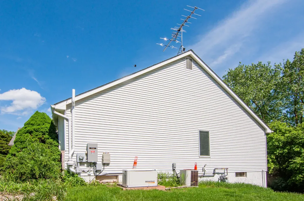 2402 Meadowridge Court Ann Arbor City MI 48105