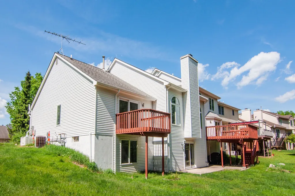2402 Meadowridge Court Ann Arbor City MI 48105