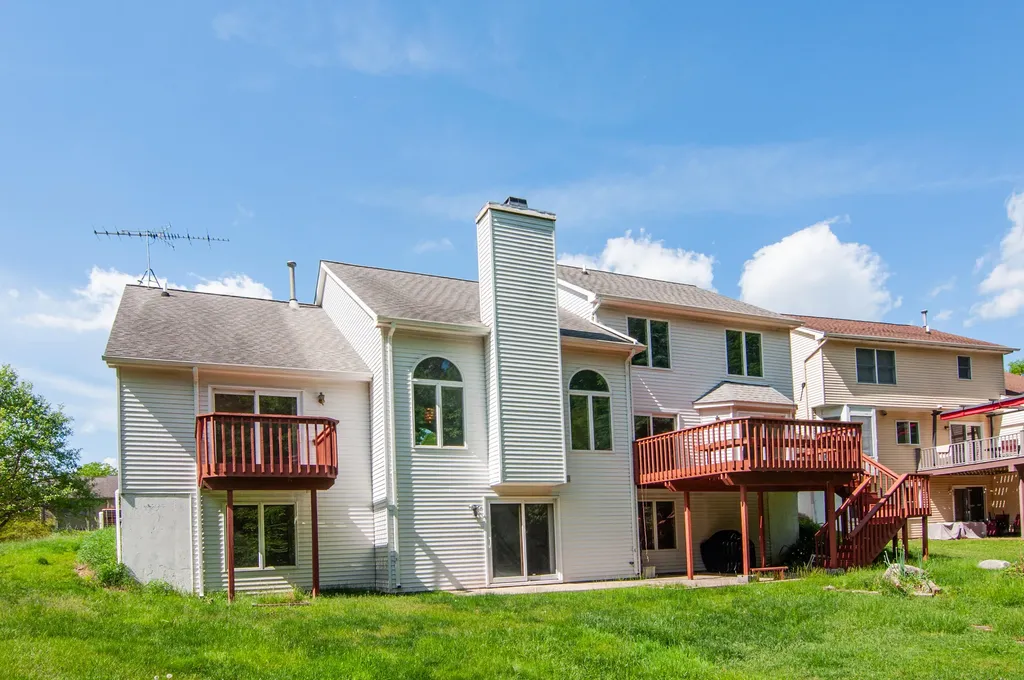 2402 Meadowridge Court Ann Arbor City MI 48105