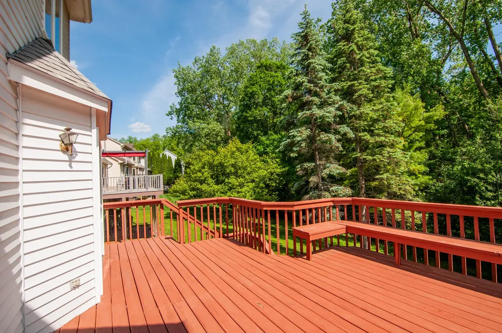2402 Meadowridge Court Ann Arbor City MI 48105