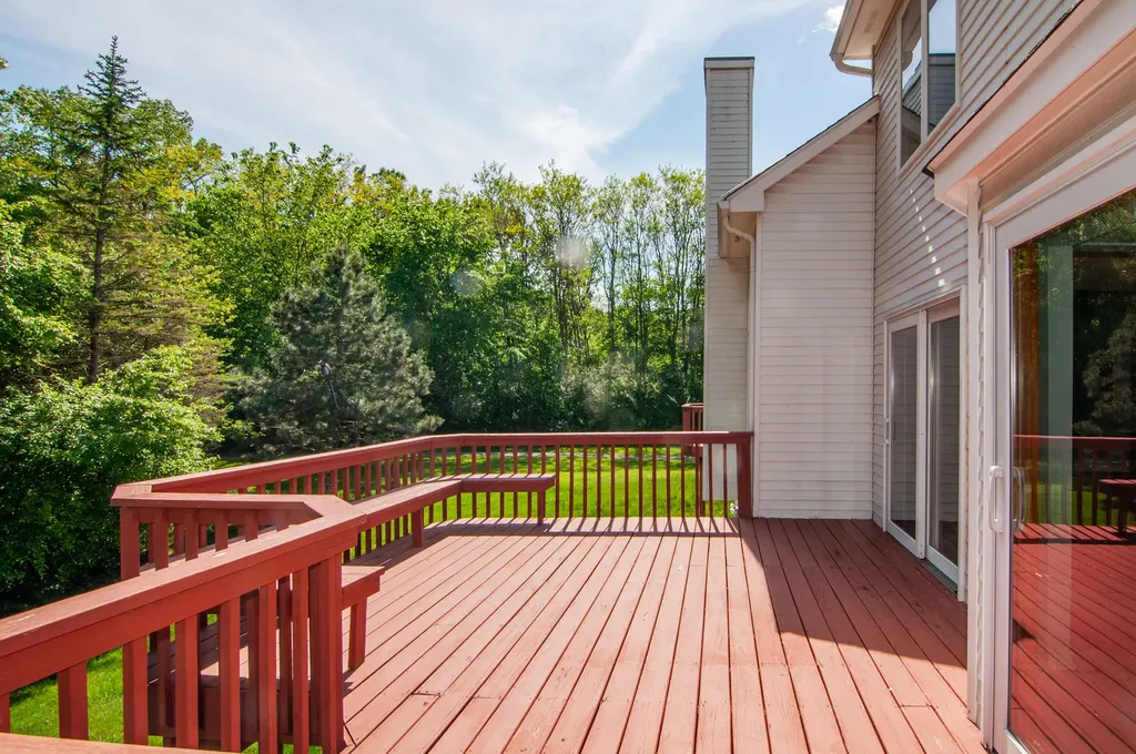 2402 Meadowridge Court Ann Arbor City MI 48105