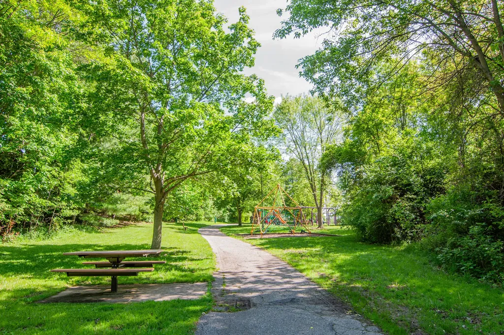 2402 Meadowridge Court Ann Arbor City MI 48105