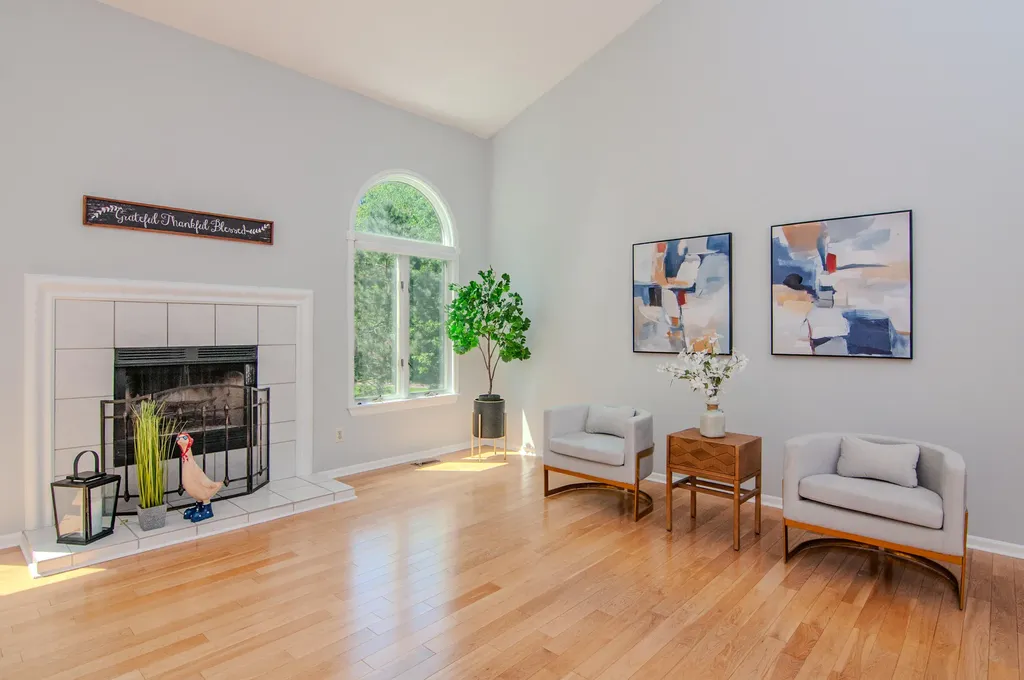 2402 Meadowridge Court Ann Arbor City MI 48105