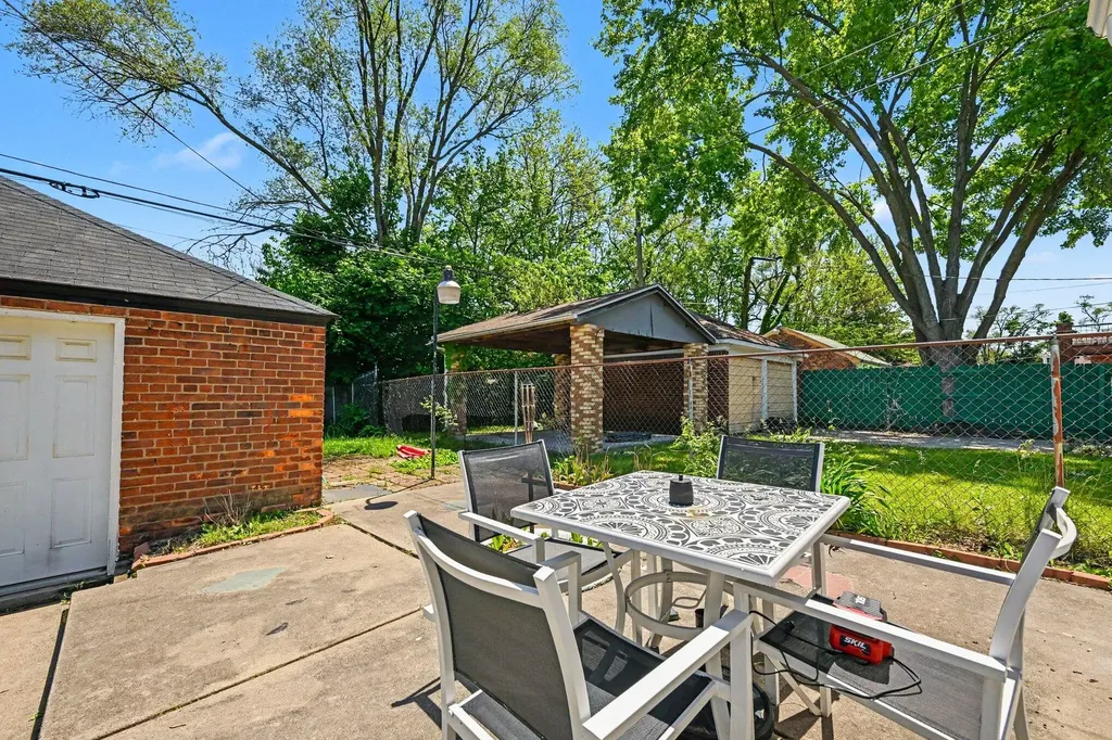 18514 Roselawn Street Detroit City MI 48221