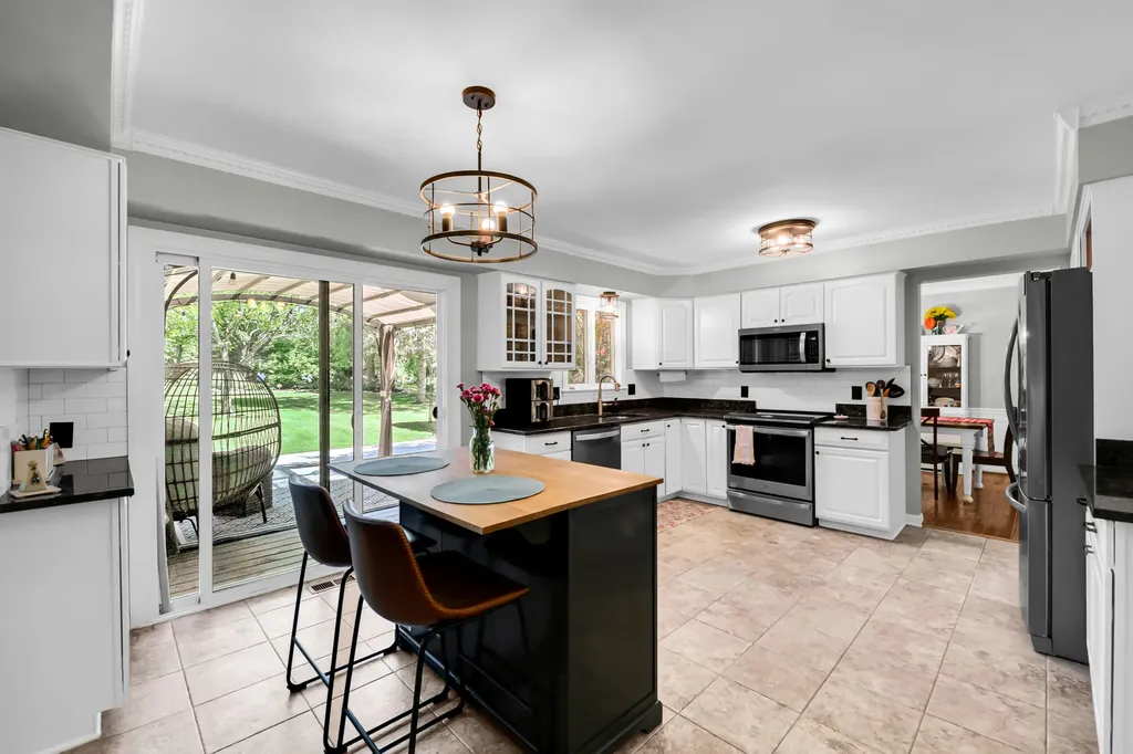 3394 Edmunton Drive Rochester Hills City MI 48306