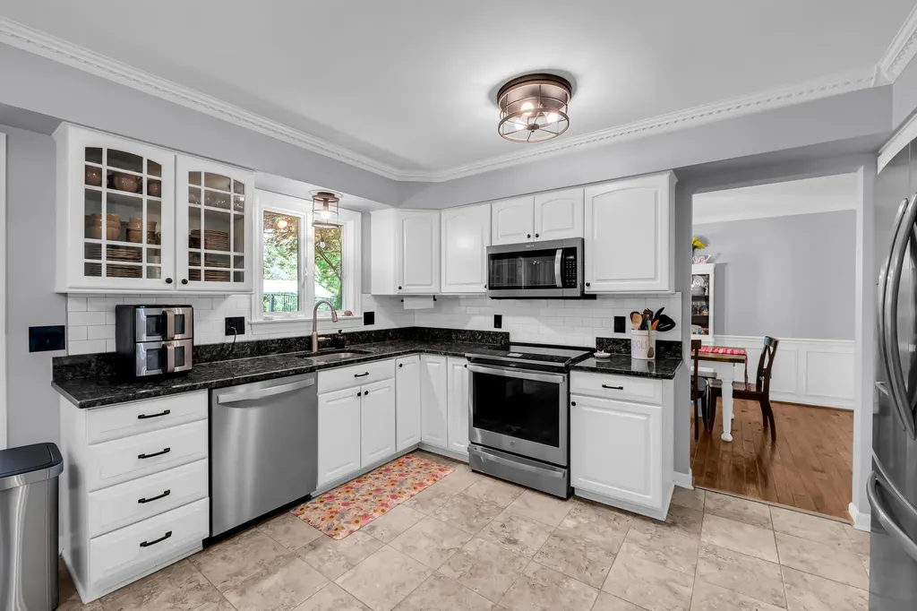 3394 Edmunton Drive Rochester Hills City MI 48306