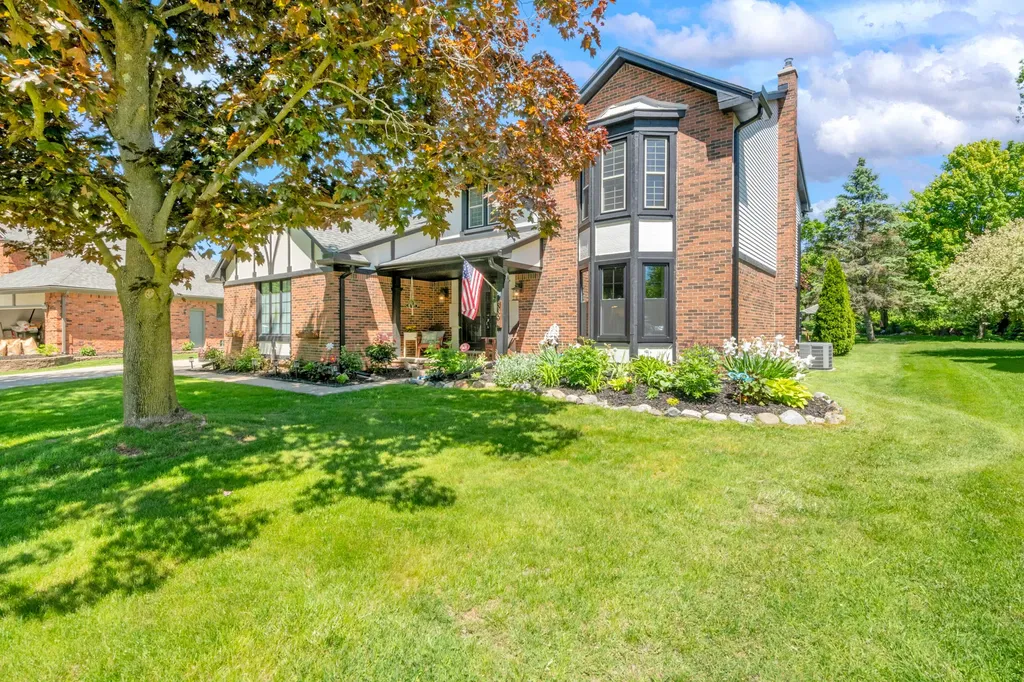 3394 Edmunton Drive Rochester Hills City MI 48306