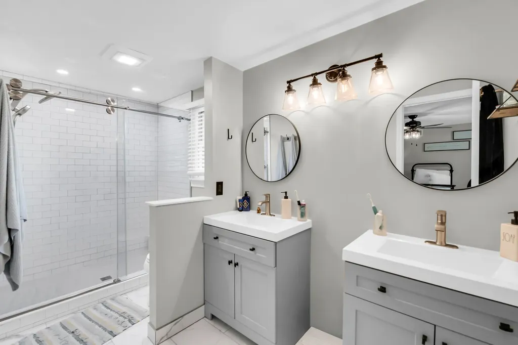 3394 Edmunton Drive Rochester Hills City MI 48306