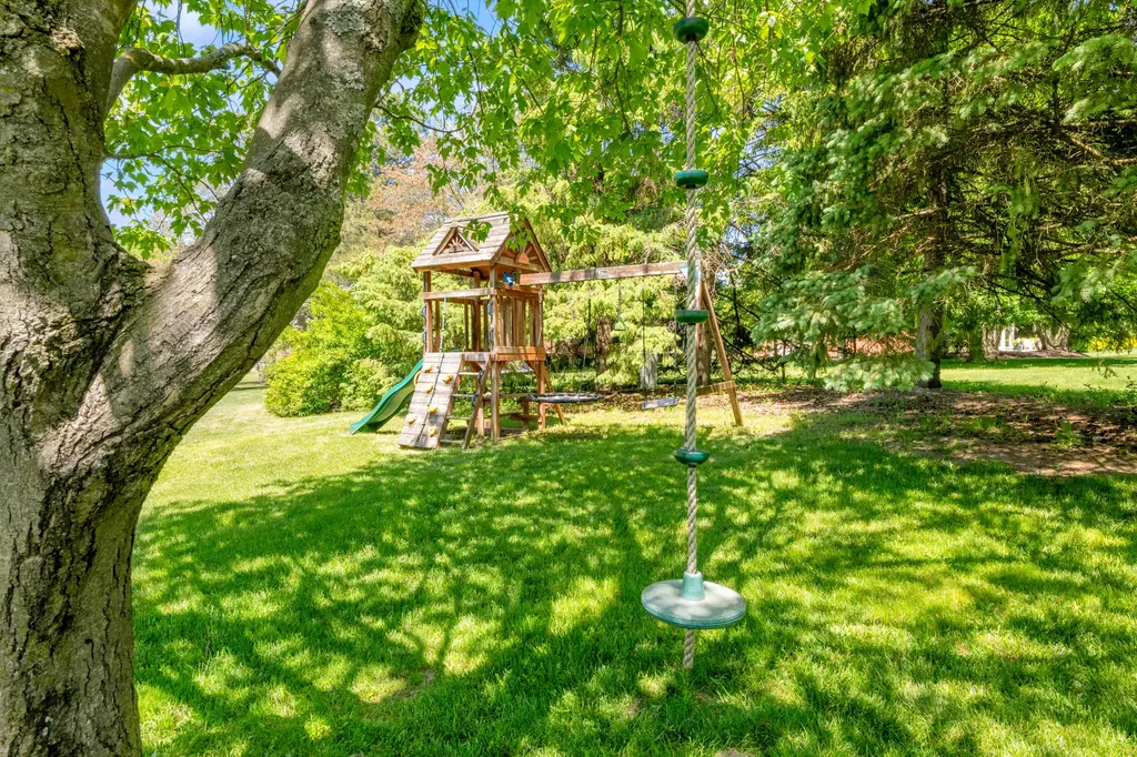 3394 Edmunton Drive Rochester Hills City MI 48306