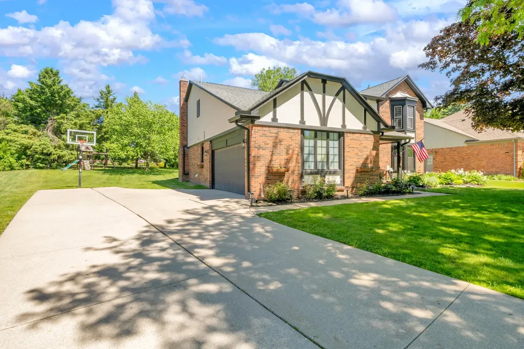 3394 Edmunton Drive Rochester Hills City MI 48306
