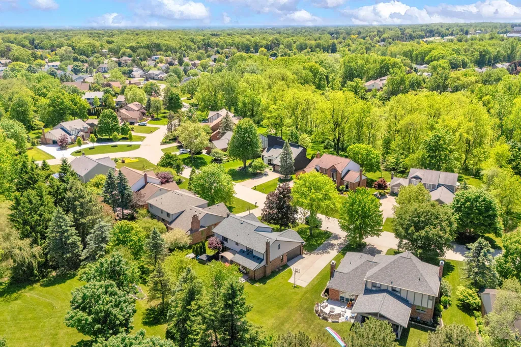 3394 Edmunton Drive Rochester Hills City MI 48306