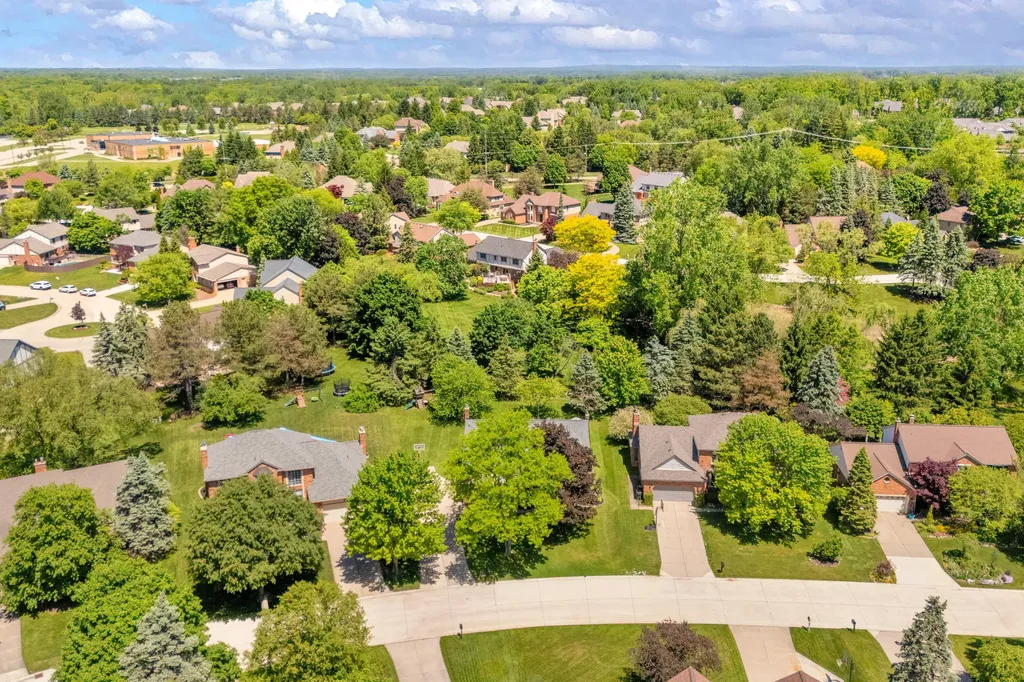 3394 Edmunton Drive Rochester Hills City MI 48306