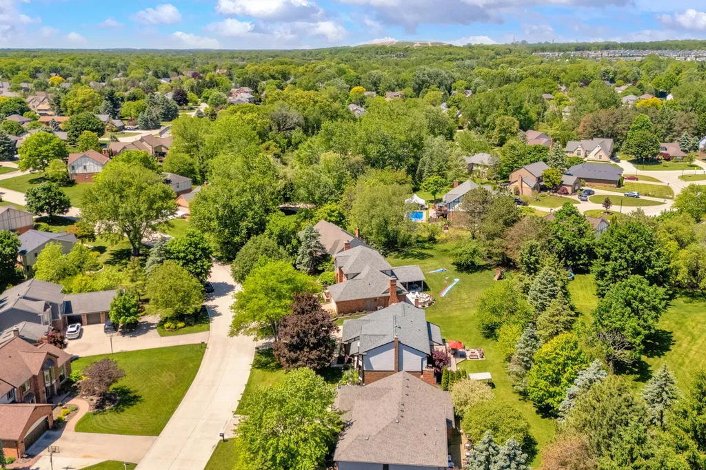 3394 Edmunton Drive Rochester Hills City MI 48306