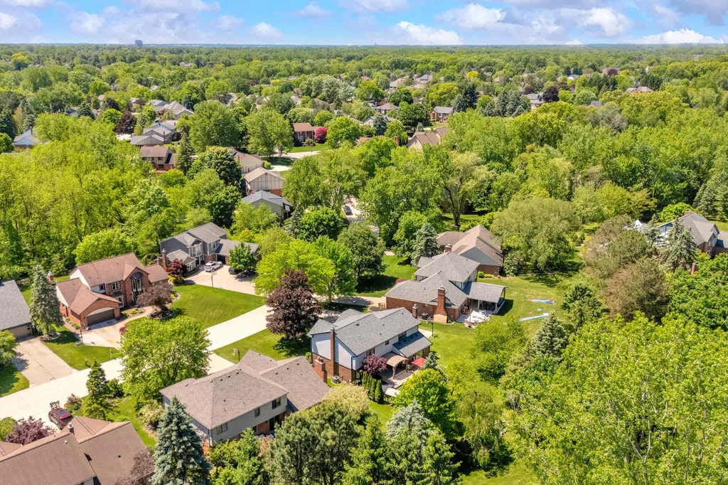 3394 Edmunton Drive Rochester Hills City MI 48306